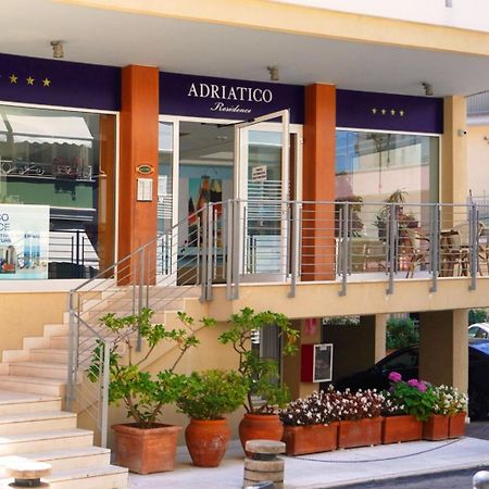 Residence Adriatico Габиче Маре Екстериор снимка