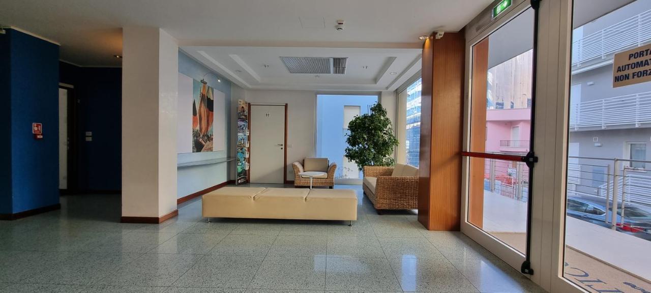 Residence Adriatico Габиче Маре Екстериор снимка