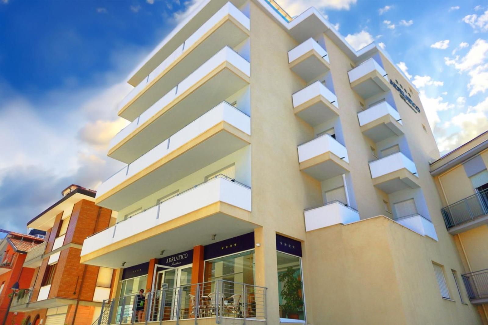 Residence Adriatico Габиче Маре Екстериор снимка