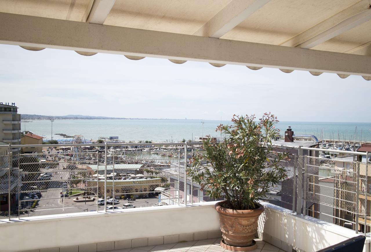 Residence Adriatico Габиче Маре Екстериор снимка