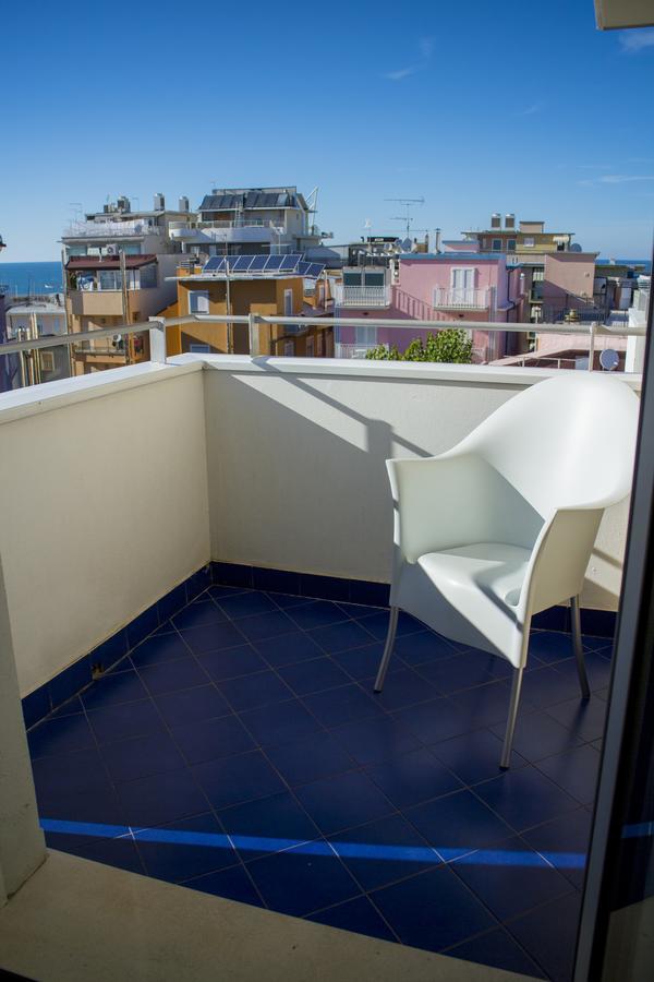 Residence Adriatico Габиче Маре Екстериор снимка